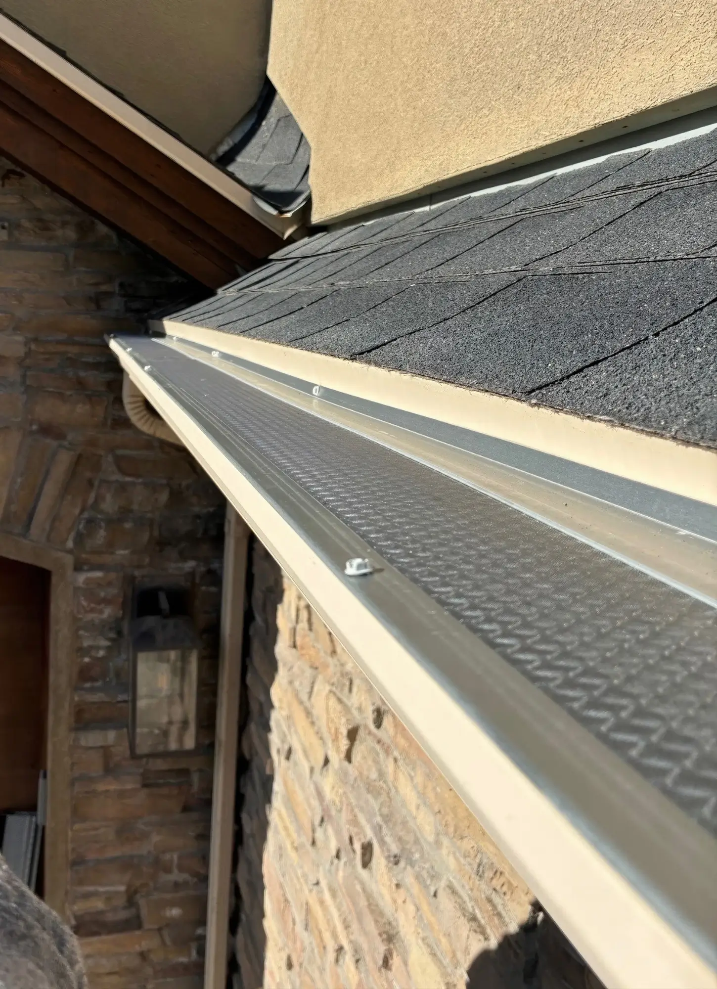 Seamless gutter installation with gutter guard in Columbia, SC
